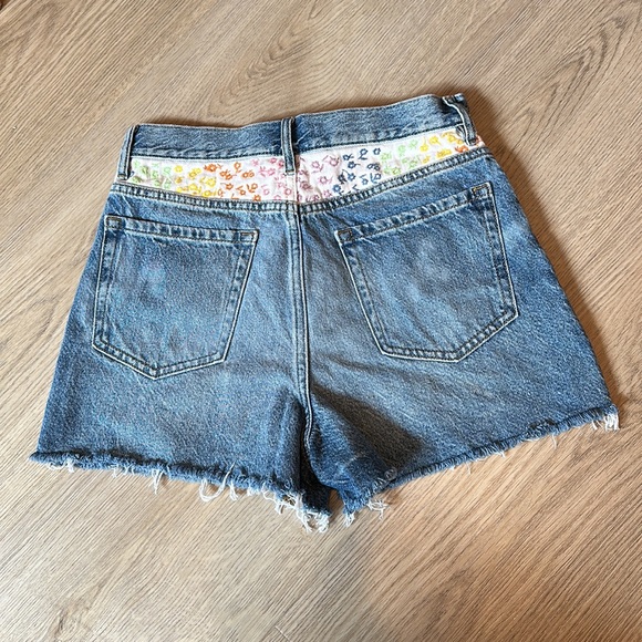 PacSun Denim Raw Edge Rainbow Floral Summer Shorts Women’s 26 Small - Picture 4 of 4